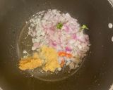 A picture of step 3 of Kaadai (quail) gravy.