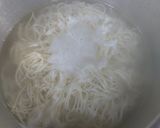 A picture of step 1 of Chicken hakka nodals.