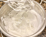 Foto del paso 6 de la receta: Pastel con mousse de ricotta, pepitas de chocolate y Nutella