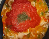 Foto del paso 4 de la receta: Chipirones encebollados con tomate y gambas
