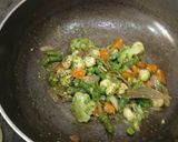 A picture of step 4 of One Pot Makhana Vegetable Pulao.