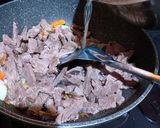 Foto langkah ke 2 dari resep Tumis Daging Saus Tiram.
