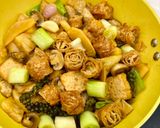 Hình bước làm 4 của món Tàu Hũ Ky Cuộn Kho Thơm Nấm (Món chay)