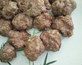 A picture of step 1 of Meat ball sauce.