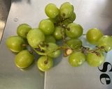 Une image de l'étape 4 de Salade d’ananas aux fraises, raisin et myrtilles.
