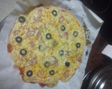 Foto del paso 2 de la receta: Pizza de jamón y aceitunas negras sencilla