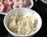 Hình bước làm 2 của món Làm thịt bò cuộn nấm kim châm đơn giản bằng nồi chiên không dầu