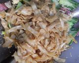 Foto langkah ke 4 dari resep Kwetiaw Goreng.