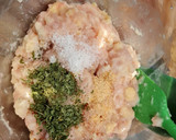 Foto del paso 3 de la receta: Albóndigas de pollo en salsa de zanahorias y champiñones