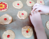Foto del paso 8 de la receta: Galletas con chocolatinas de colores
