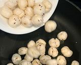 A picture of step 1 of Makhana Panjiri.