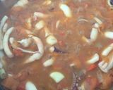 Foto del paso 3 de la receta: Cazuela de calamar con arroz en salsa roja