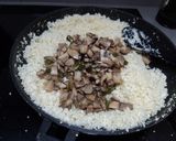 Foto del paso 3 de la receta: Arroz de coliflor con champis y shitake al jengibre
