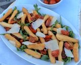 A picture of step 5 of Fried Focaccia Sticks with Arugula and Cherry Tomatoes.