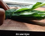 Foto langkah ke 3 dari resep Omelet Sawi Hijau.