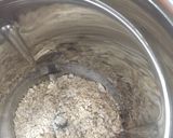 A picture of step 1 of Oats & Strawberry Milkshake with caramelized sunflower seeds.
