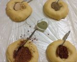 صورة لخطوة 3 من وصفة بسكويت مشكل🍪عجينه واحدة نكهات مختلفة😋