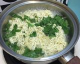 Foto langkah ke 4 dari resep Tutorial membuat Bakmi Ayam “Mie Sedap”.
