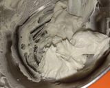 A picture of step 2 of Oreo slice cake.