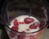 รูปขั้นตอนการทำที่ 2 ของ สตอเบอร์รี่สมูทตี้