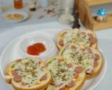 Foto langkah ke 5 dari resep Pizza Roti Tawar.