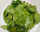 Foto langkah ke 6 dari resep Tumis Daun Melinjo Pindang.