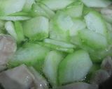 Hình bước làm 2 của món Canh bí xanh nấu gà và tép khô