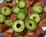 Foto del paso 2 de la receta: Una rebanada de pan con "all i oli"y salmón