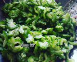 Foto langkah ke 5 dari resep TUMIS PARE BUMBU KECOMBRANG MOM 'K2'.