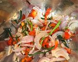 A picture of step 1 of Sambal Matah Bali.