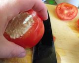 Foto del paso 2 de la receta: Tomates rellenos con pollo
