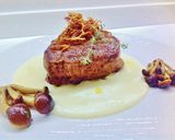 Foto del passaggio 7 della ricetta Filetto di fassona con fonduta e cipolla fritta