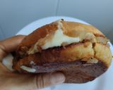 Foto del paso 11 de la receta: Sándwich🥯de cebolla🧅y tocineta🥞 caramelizada🥓con queso🧀en pan de almojábana🥯