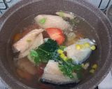 Foto langkah ke 4 dari resep Sup Tulang Ikan Salmon.