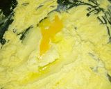 A picture of step 2 of Sandwich cake.