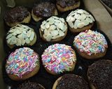 Foto langkah ke 6 dari resep Donat Hias untuk Jualan (NO ulen).