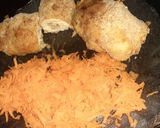 Foto del paso 7 de la receta: Rollitos de pollo con queso y cebolla