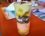 Foto del paso 3 de la receta: Desayuno en vaso o frasco con anana, yogur, granola y más!