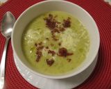 Appenzeller sajtos 🧀 cukkini 🥒 krémleves szarvasgombaolajjal 🍄 recept fázis 10 fotója