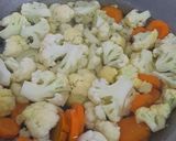 Foto langkah ke 1 dari resep Kembang kol cah ayam kembang tahu.