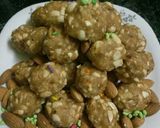 A picture of step 6 of Gur ladoo.