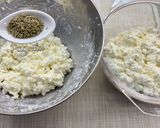 Foto del paso 6 de la receta Queso Cottage Aromatizado con romero