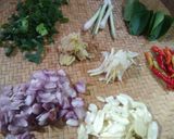 Foto langkah ke 2 dari resep Kaldu Ayam Kampung Rempah.