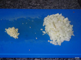 Pimientos rellenos de bacalao con salsa de yogur griego