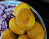 হাঁসের ডিমের আলু ফুলকপি দিয়ে ঝোল (hanser dimer aloo foolkopi diye jhol recipe in Bengali) রেসিপি ধাপ - 1 ছবি