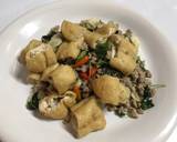 ผัดกะเพราหมูสับพริกขี้หนูเต้าหู้ทอด วิธีทำสูตร 6 รูป