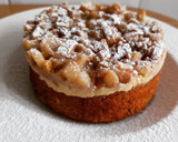 Foto del paso 13 de la receta: Bizcocho de nueces con cobertura de crema y manzana sin gluten