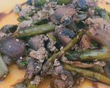 Foto del paso 7 de la receta: Wok de verduras y gambas con aceite esencial de frutos secos