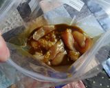 A picture of step 1 of Ginger chicken with honey.