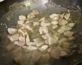 Foto del paso 1 de la receta: Fideos coditos con brócoli y pollo